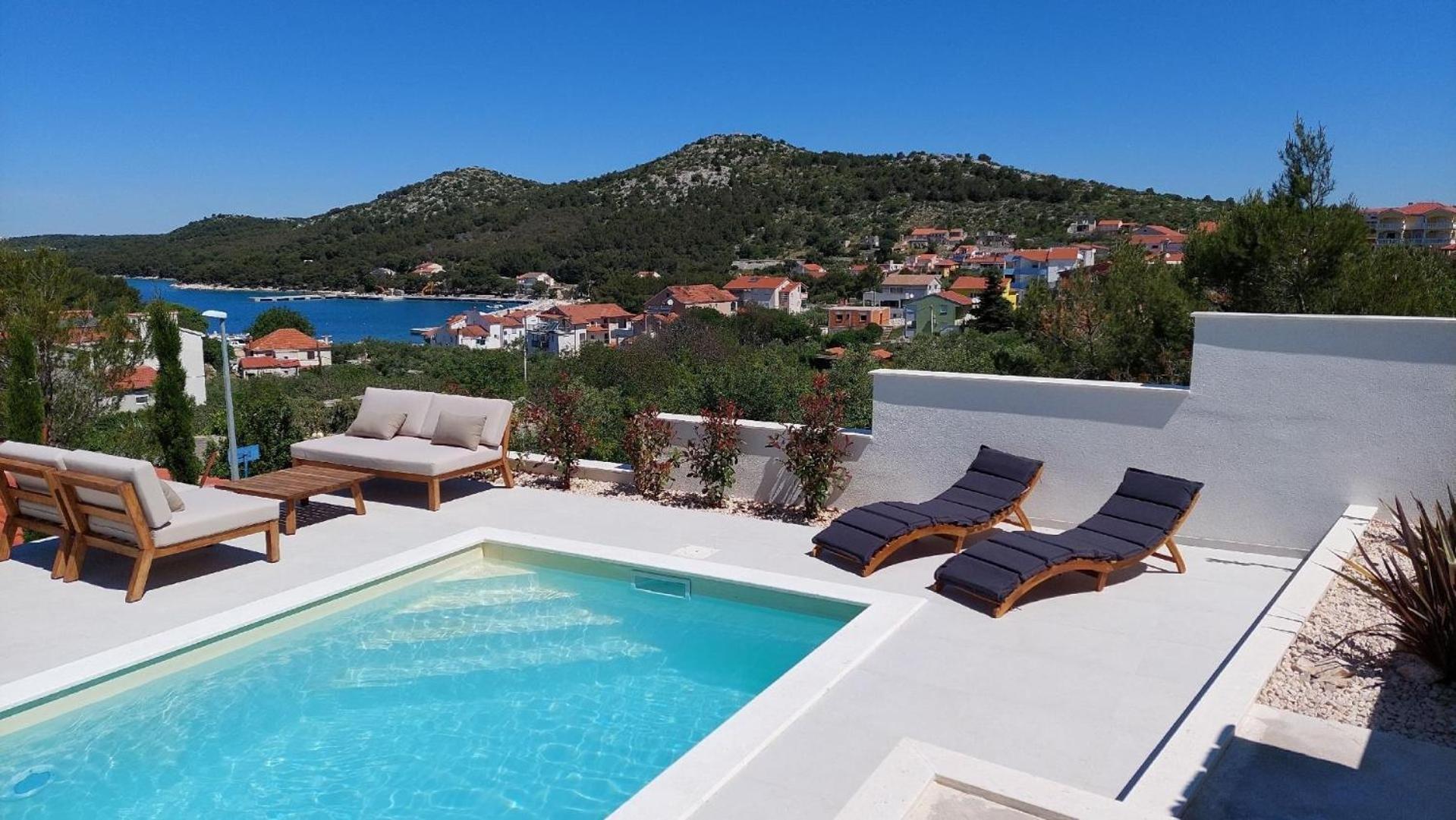 Wunderschoene In Mit Garten, Terrasse Und Gemeinsamem Pool Apartment *